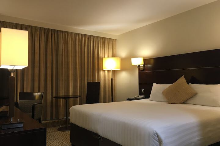Room 6 of 104