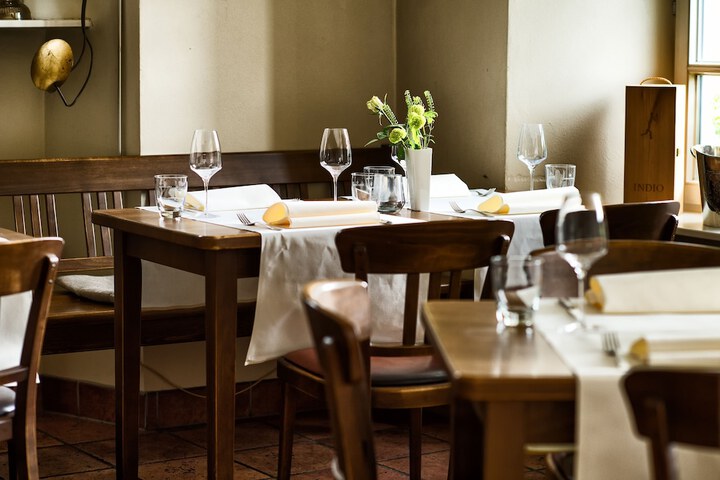 Dining 9 of 17