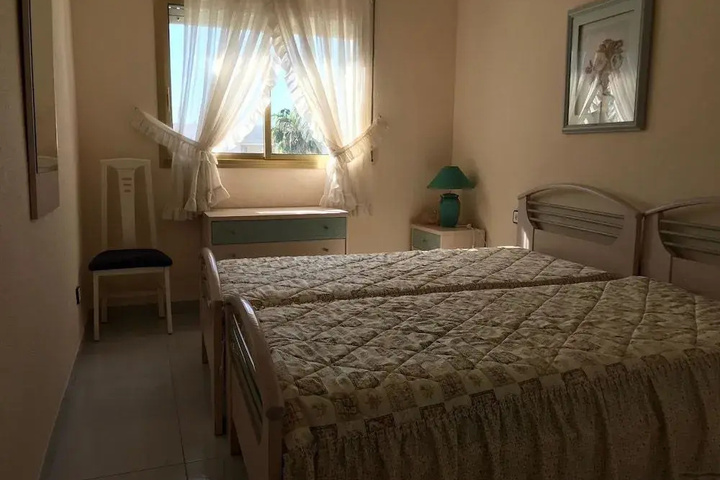 Room 3 of 10