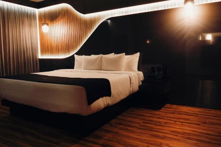 Room 8 of 15