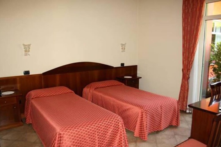 Room 6 of 49