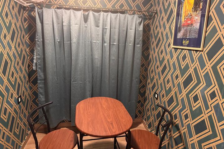 Room 42 of 86