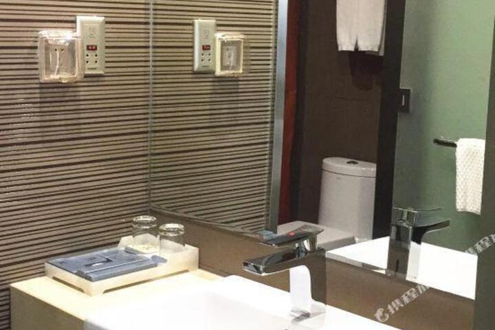 Jia Nian Hua Hotel
