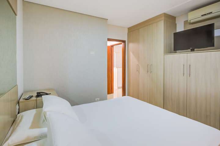 Room 5 of 68