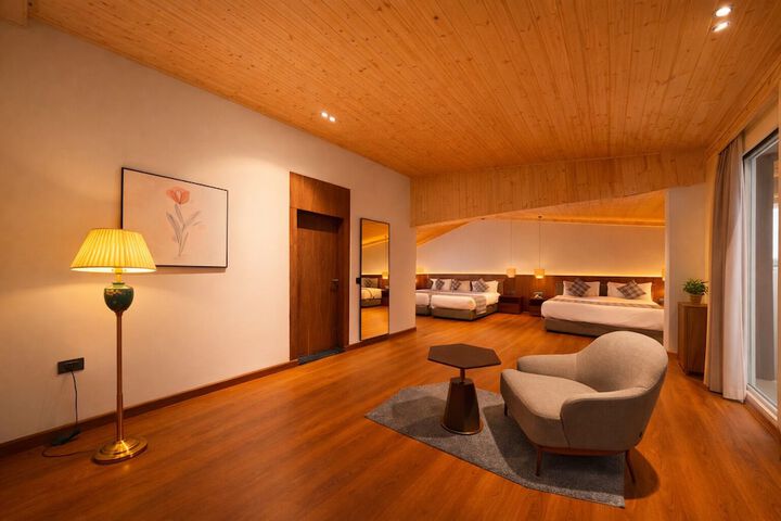 Room 27 of 47