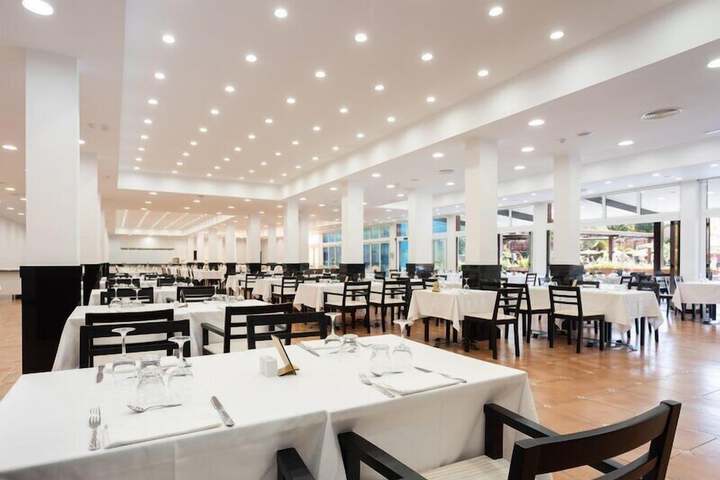 Ballroom/Hall 82 of 109