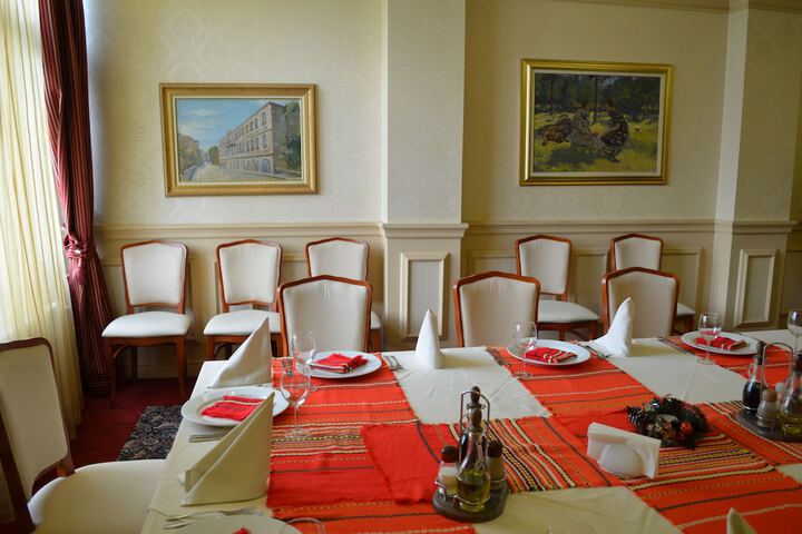 Ballroom/Hall 41 of 48