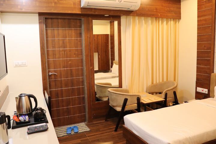 Room 7 of 32