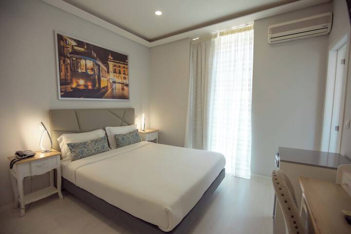Room 27 of 49