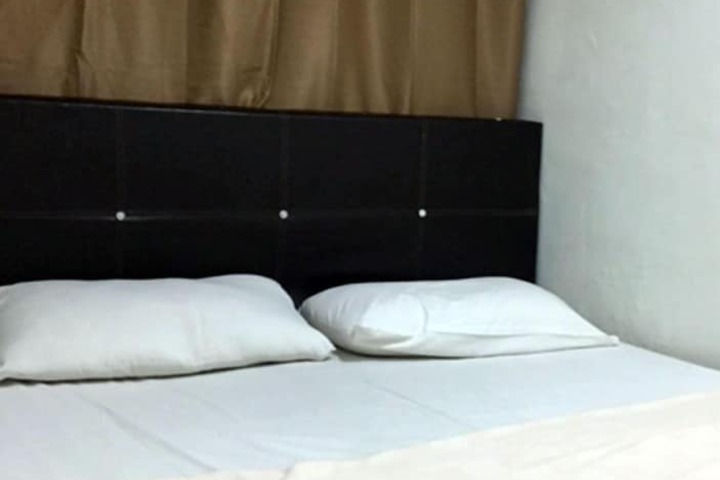 Room 12 of 28