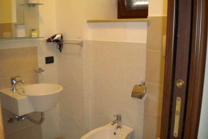 Room 16 of 32