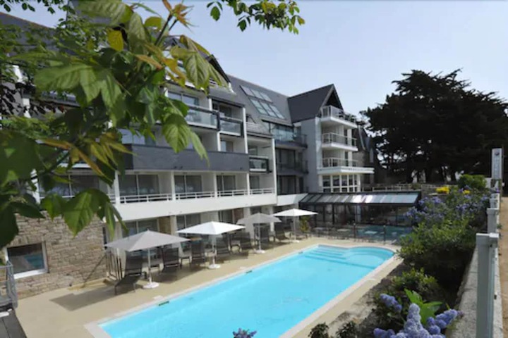 Pool Hotel