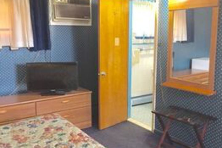 Room 13 of 17
