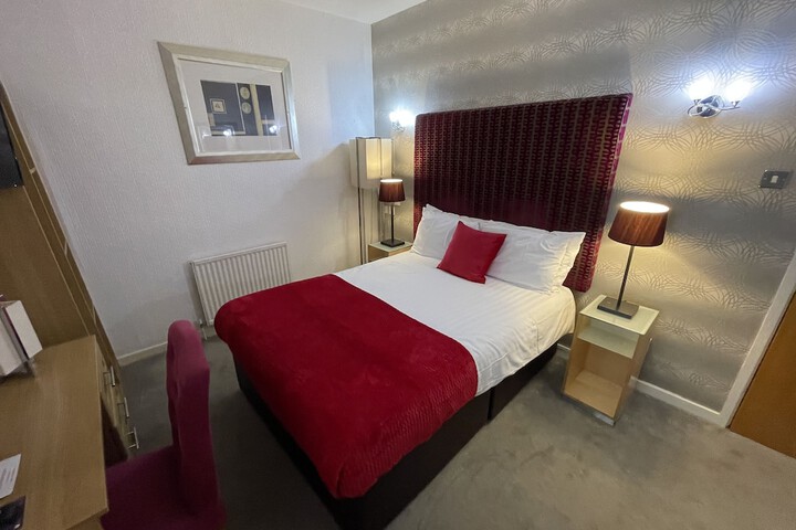 Room 10 of 84