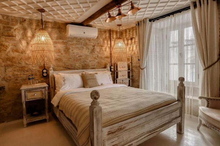 Room 3 of 7