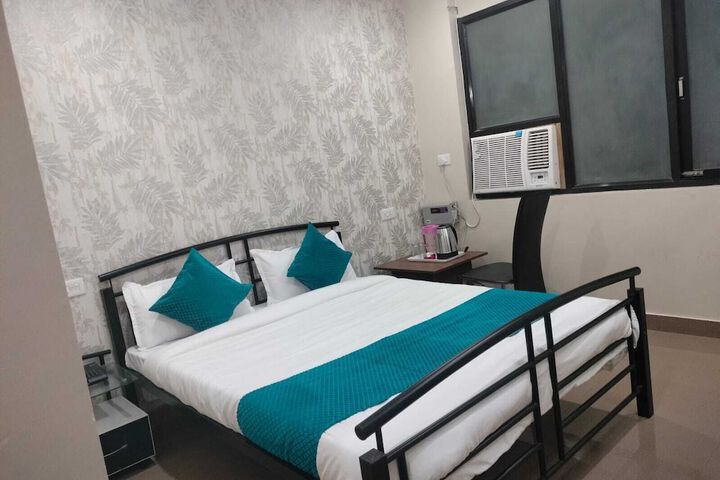 Room 14 of 18