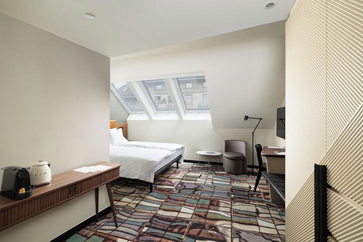 Room 5 of 52