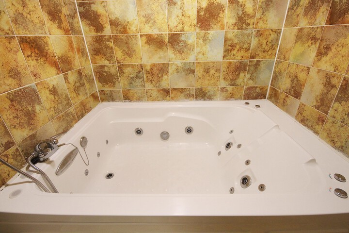 Hot Tub 78 of 127