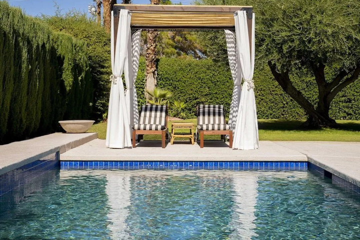 Pool 13 of 18