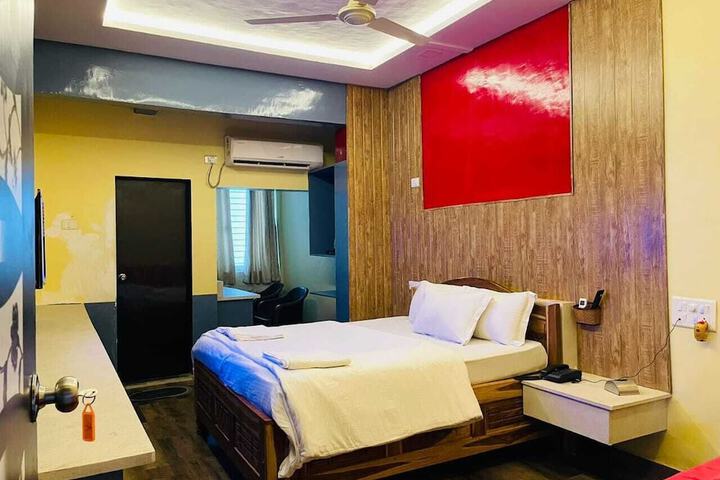 Room 8 of 40