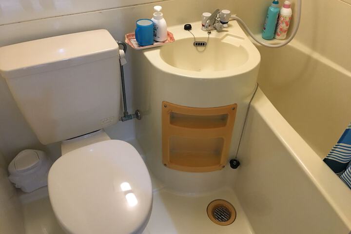 Room 6 of 13