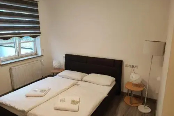 Room 5 of 13