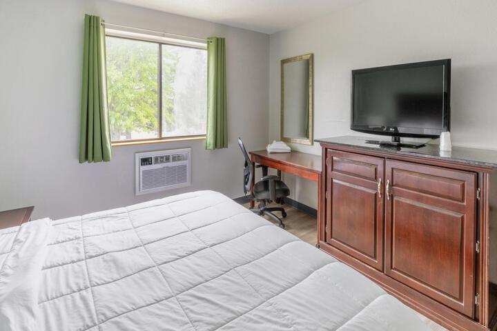 Room 11 of 24