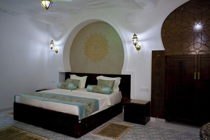 Room 8 of 48