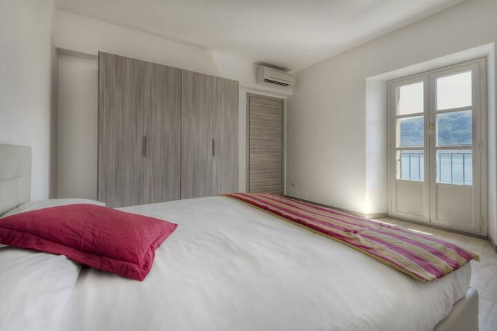 Room 2 of 22