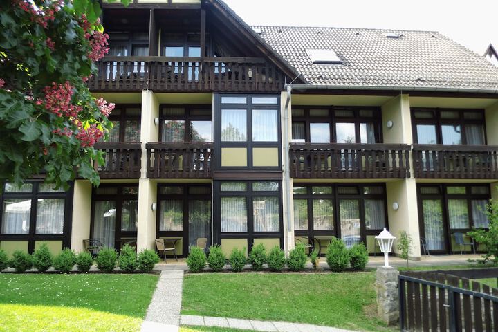 Hotel Exterior 12 of 14