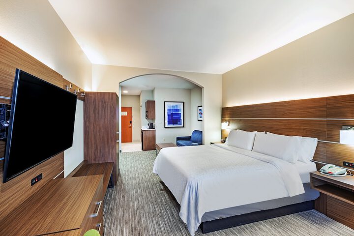2 Queen Beds Suite Comm Accessible Tub (6 of 9)