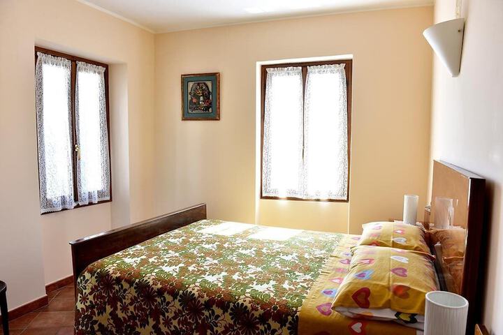 Room 11 of 34