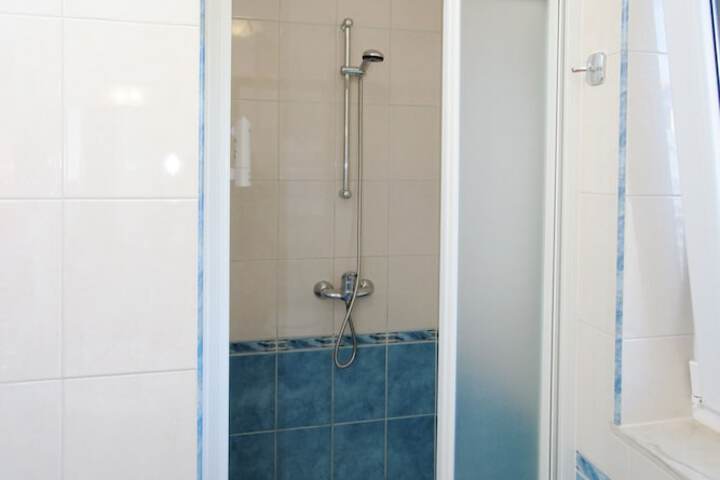 Room 34 of 82