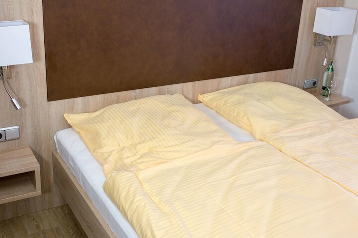 Room 2 of 34