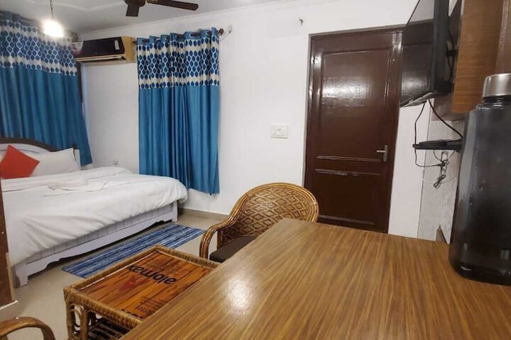Room 14 of 22