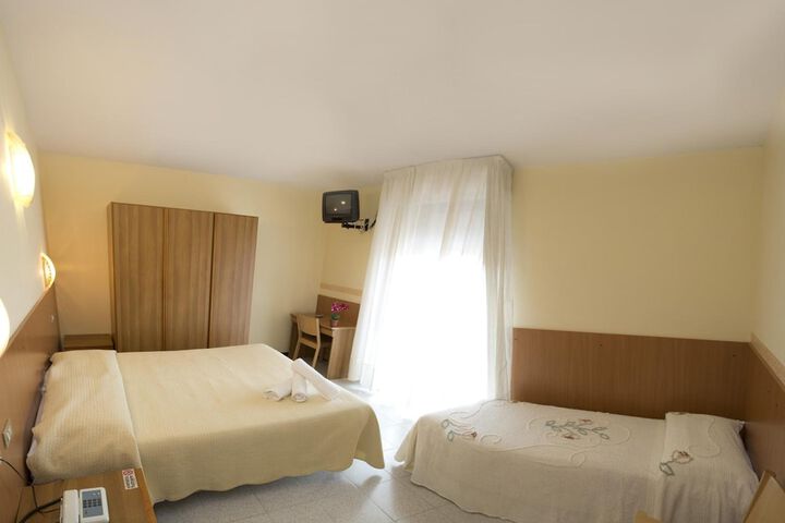 Room 14 of 33