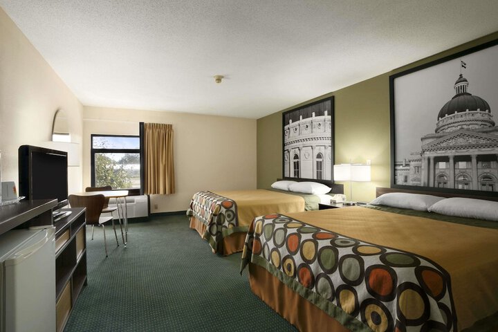 2 Queen Beds (1 of 5)