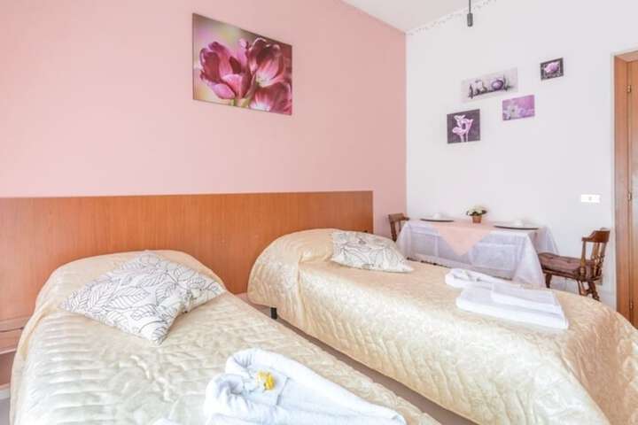 Room 6 of 21