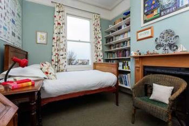 Room 8 of 18