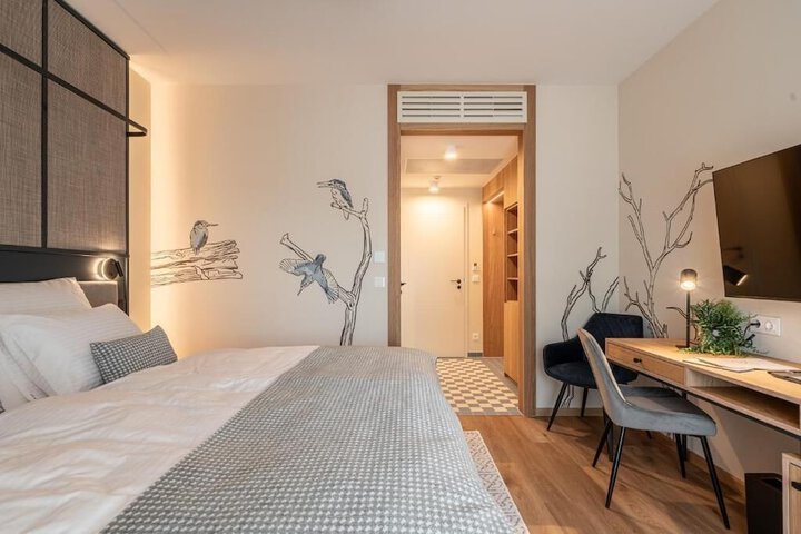 Room 28 of 53