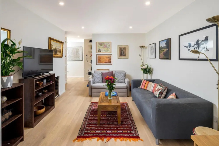 Stylish 2-bed Flat w / Private Garden in Tooting South London