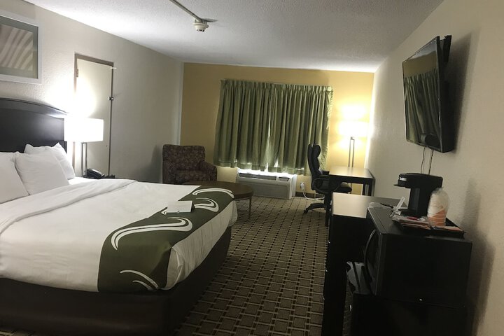 1 King Bed (5 of 5)