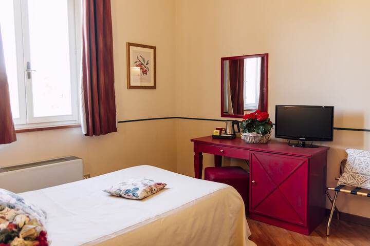 Room 15 of 38