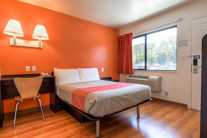 Double Room Disability Accessible (5 of 10)