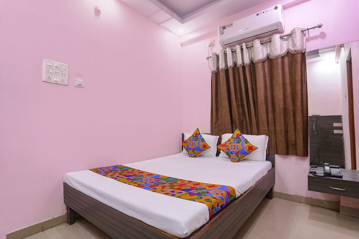 Fabhotel Tara Deluxe