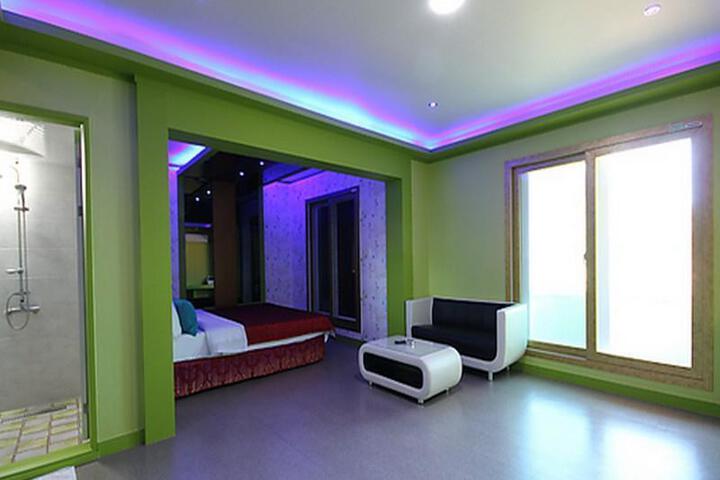 Suite 6 of 6