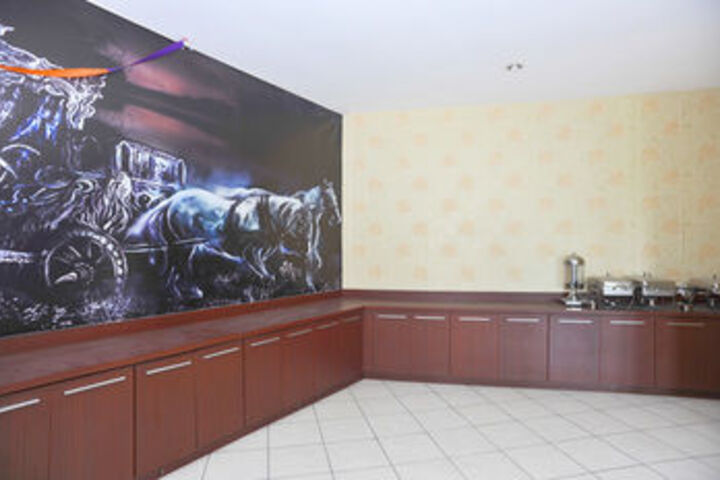 Lounge 22 of 22
