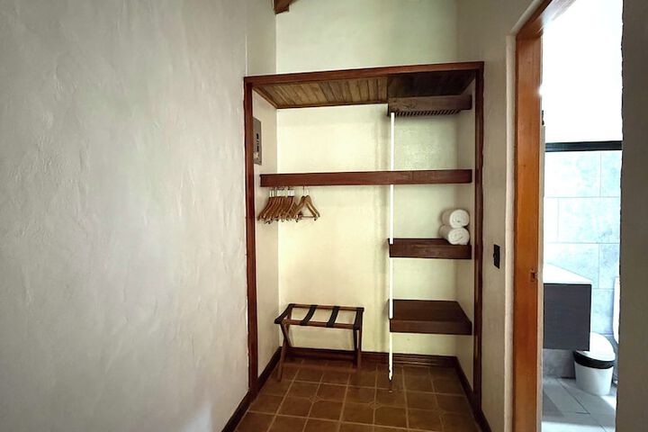 Room 16 of 159