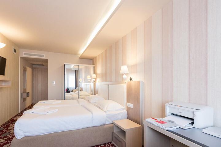 Room 12 of 42