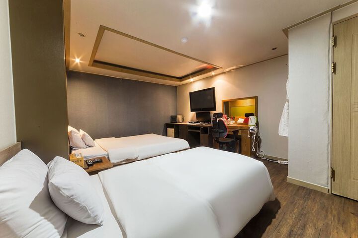Room 14 of 20